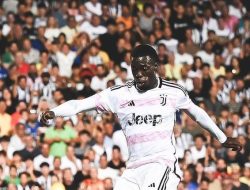 Timothy Weah dengan seragam Juventus