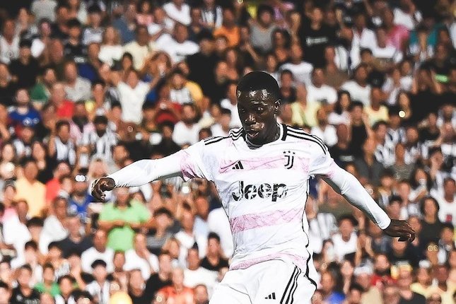 Timothy Weah dengan seragam Juventus