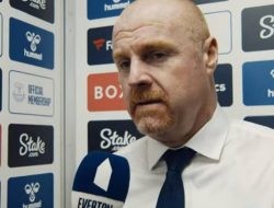 Dyche Bertahan? Nasib Pelatih Everton di Tangan Pemilik Baru