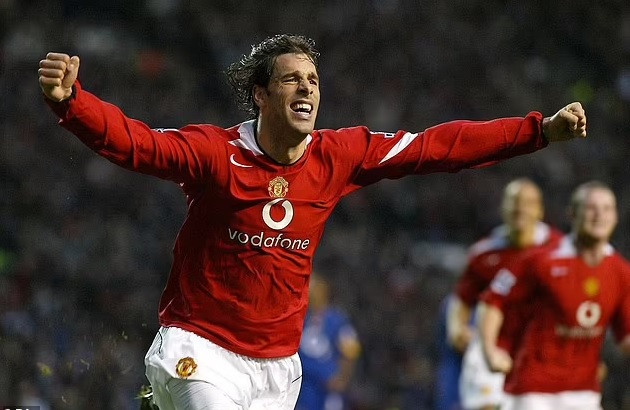 Kejutan!  Nistelrooy Tinggalkan MU